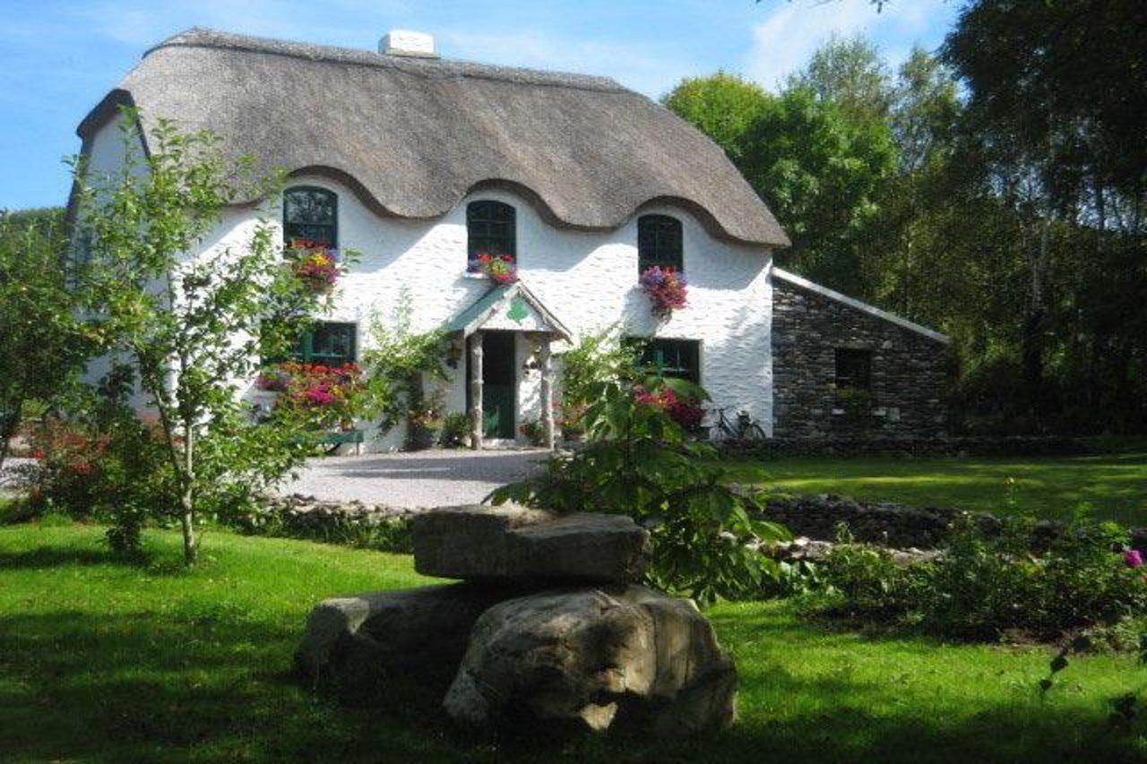 Lissyclearig Thatched Cottage Kenmare Exterior photo