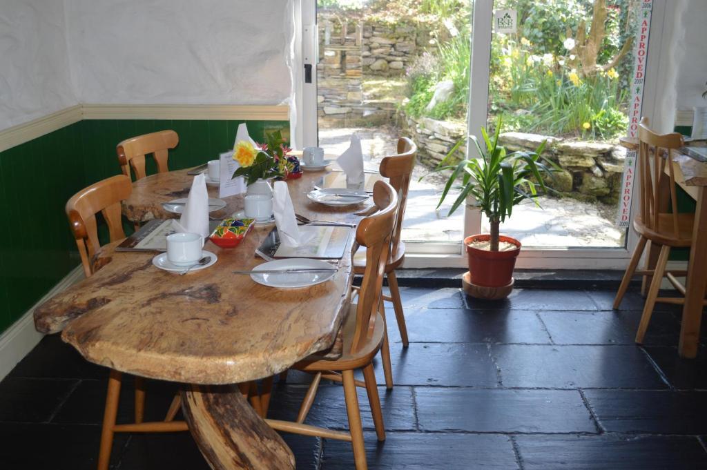 Lissyclearig Thatched Cottage Kenmare Exterior photo