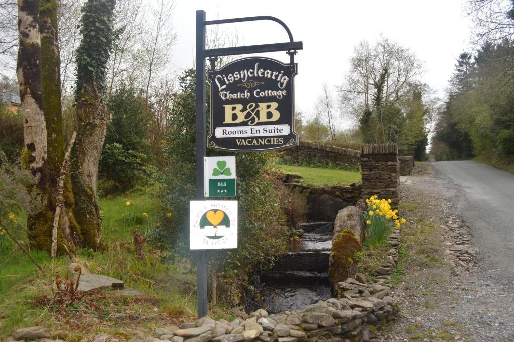 Lissyclearig Thatched Cottage Kenmare Exterior photo