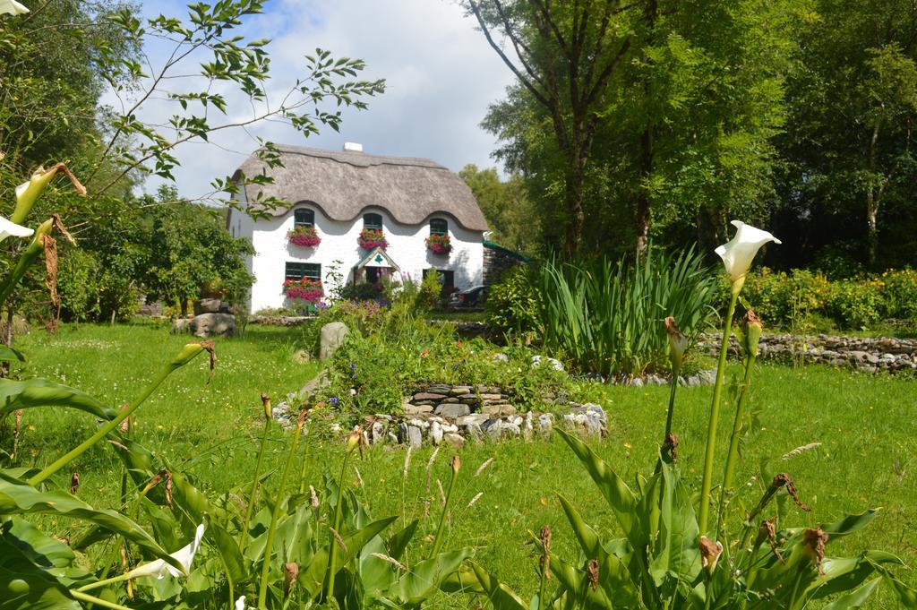 Lissyclearig Thatched Cottage Kenmare Exterior photo