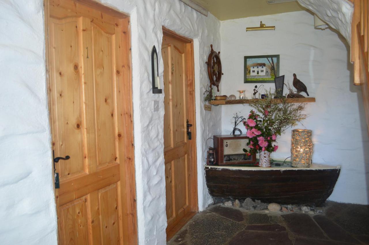 Lissyclearig Thatched Cottage Kenmare Room photo